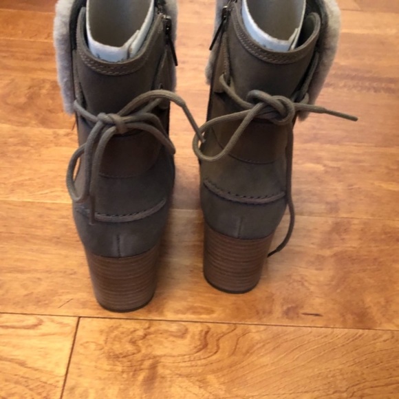 Nwot ugg boots - Picture 2 of 5